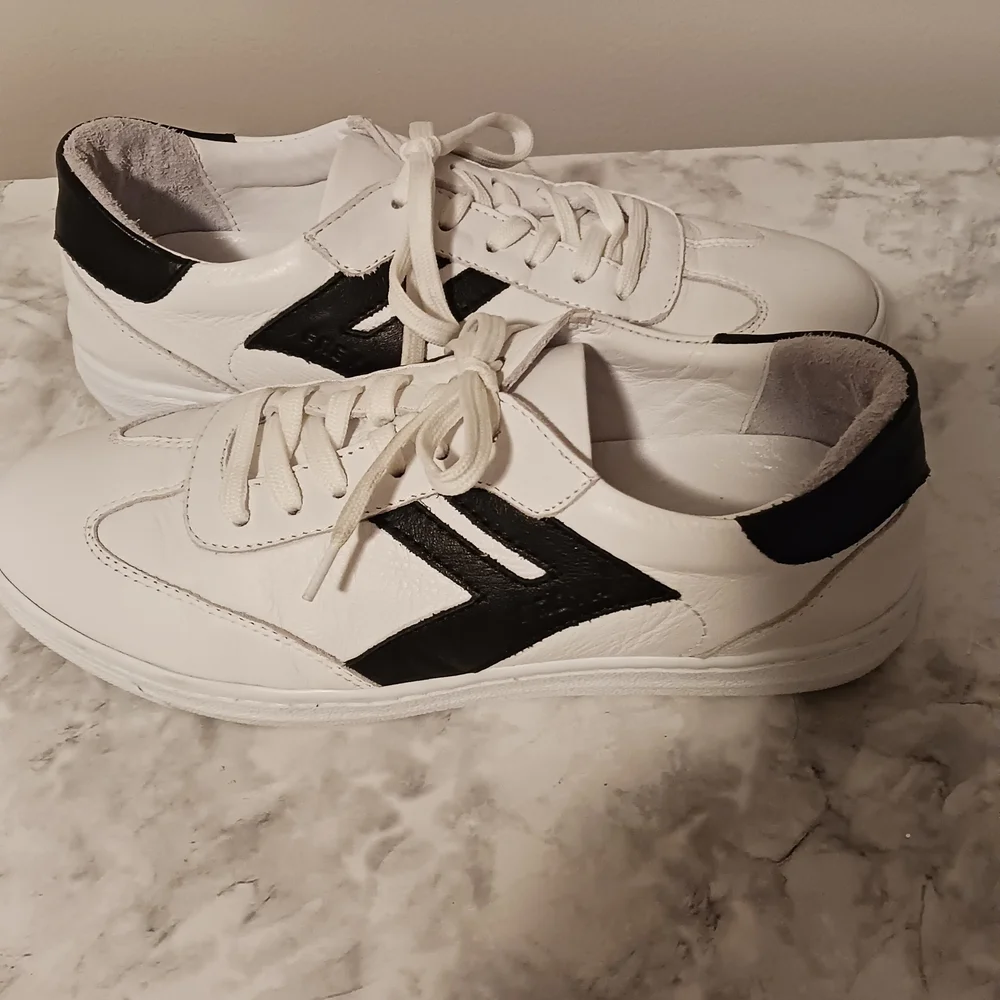 Andrea Conti Classic White And Black Women's Leather Sneakers - Picture 3 of 11